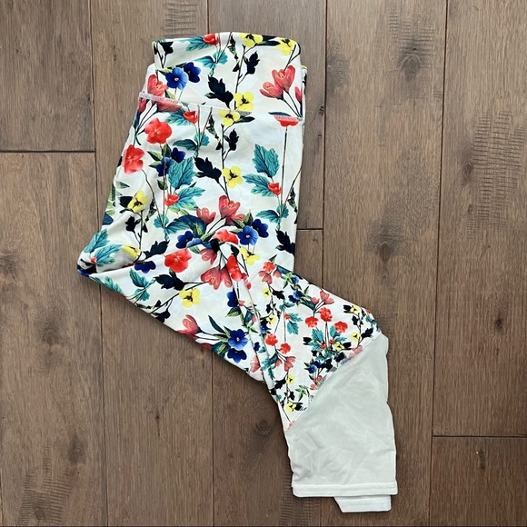 Fabletics Powerhold High-Waisted Floral Poppy Mesh Crop Leggings - Picture 8 of 11